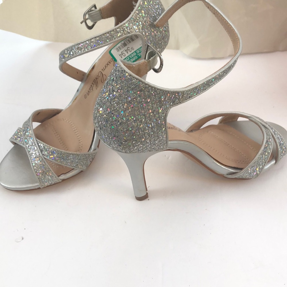 NEW! De Blossom open toe Sandals size 5 1/2 silver